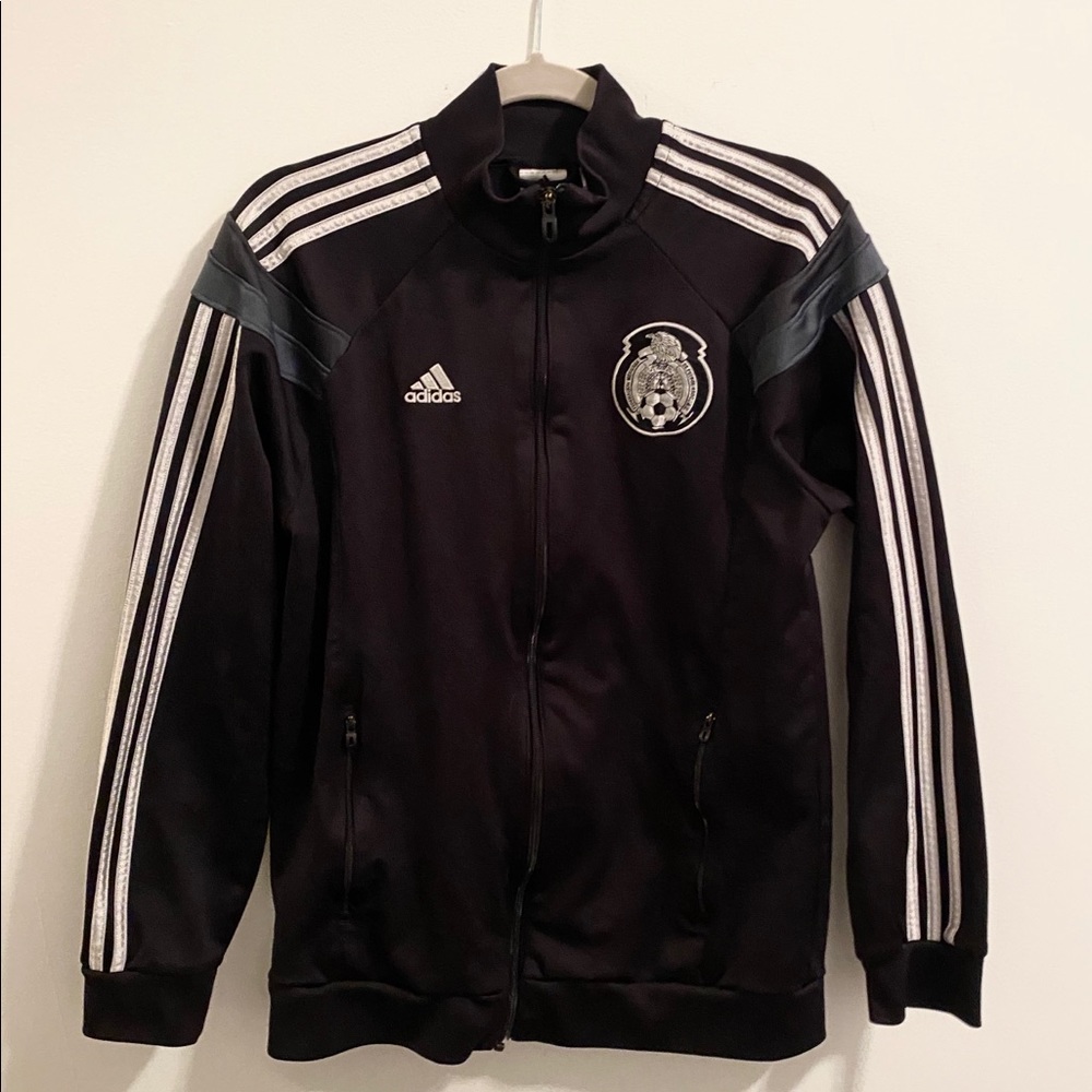 Adidas track jacket🖤🤍